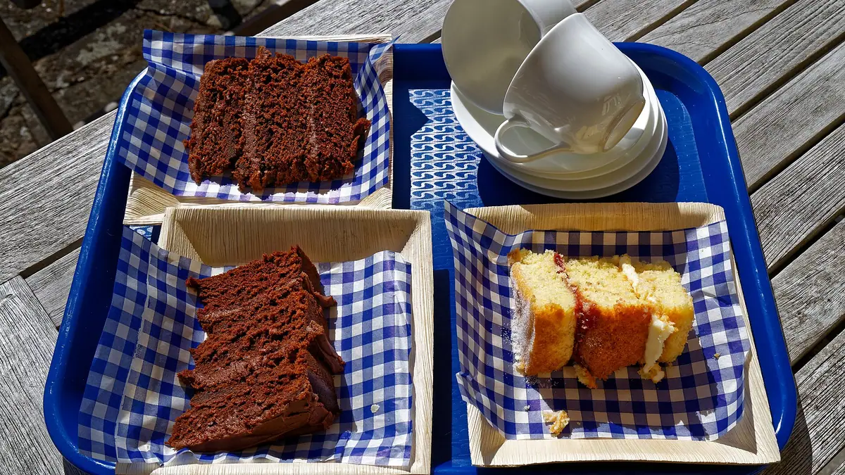 Cakes & Bakes – cake shop in Barkingside, London
